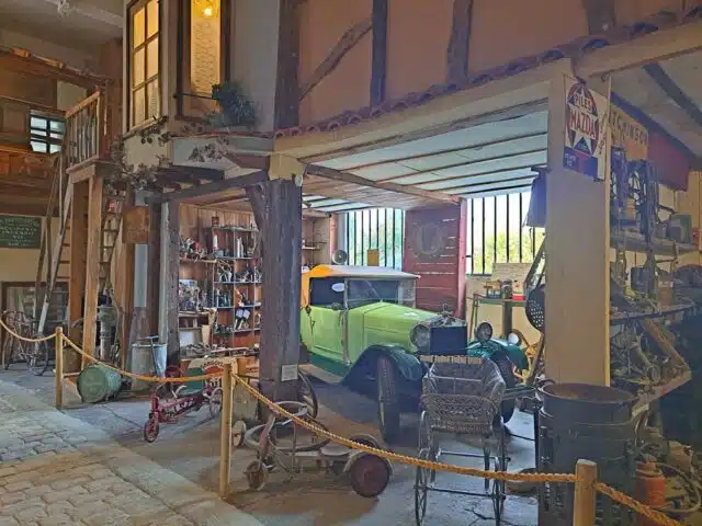 Musee-de-la-rue-du-temps-qui-passe-Dordogne